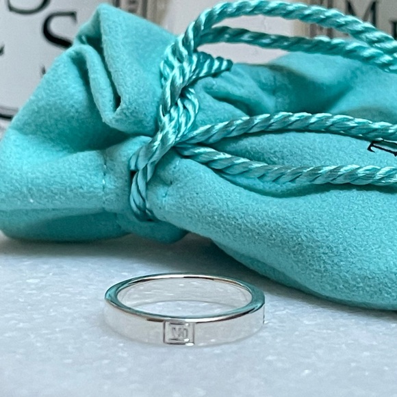 Tiffany & Co. Atlas Band Ring in Sterling Silver size 5 NEW $399 - Picture 4 of 17